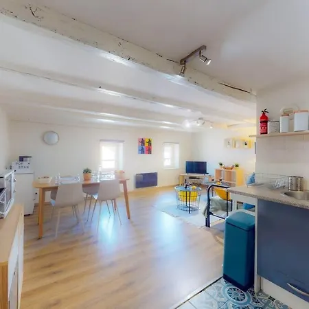 Pop Stan Apartment